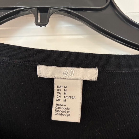 H&M Three Quarter Sleeve Black Sweater - Picture 3 of 6